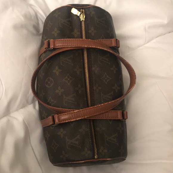 LV papillon 26 with a lot of life.   💼 - Picture 2 of 5